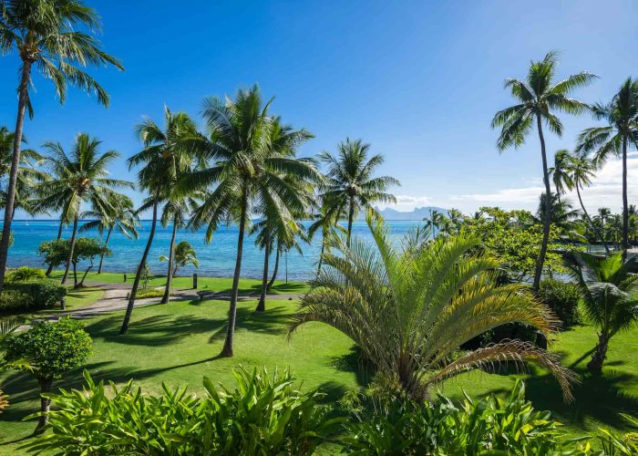 Hôtel Intercontinental Tahiti Resort & Spa 4*. Vue extérieure depuis une chambre classique vue Oocéan et Moorea.