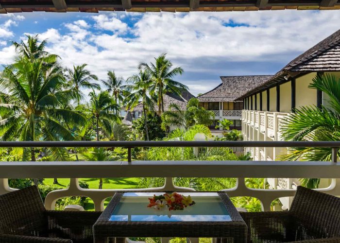 Hôtel Intercontinental Tahiti Resort & Spa 4*. Vue extérieure depuis la terrasse d'une Chambre Classique vue Jardin.