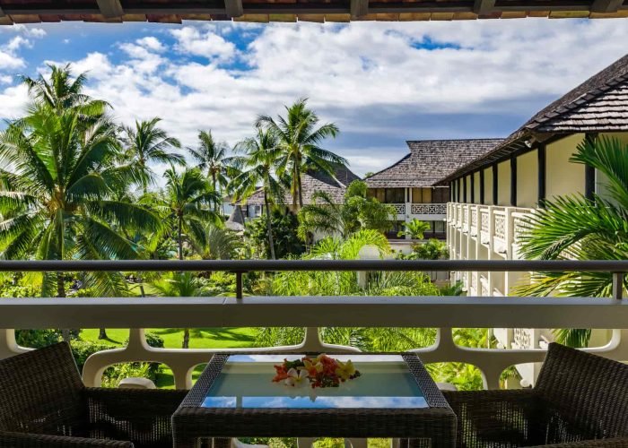 Hôtel Intercontinental Tahiti Resort & Spa 4*. Vue extérieure depuis la terrasse d'une Chambre Classique vue Jardin.