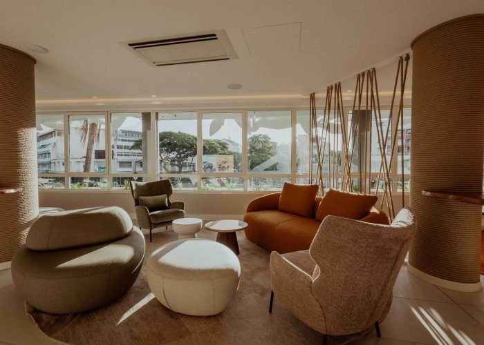 hôtel reva tahiti - réception salon avec vue sur la ville