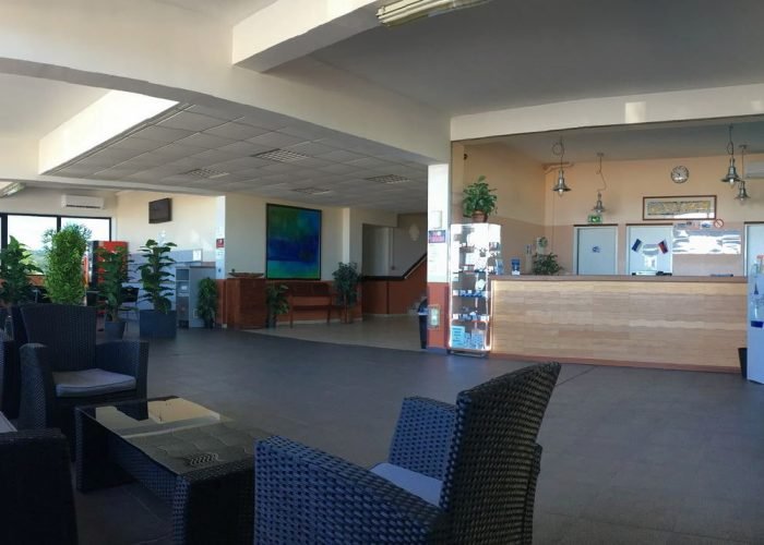 subtiles-tahiti-tahiti-hotel-tahiti-airport-motel-3©tahiti-airport-motel Hôtel Tahiti Airport Motel 2*. Vue intérieur de la réception de l'hôtel.