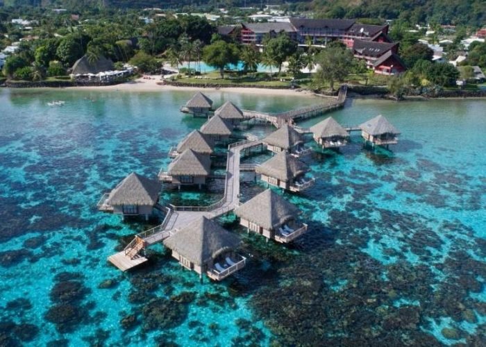 Hôtel Tahiti lagoon Resorts 3* à Tahiti - vue aérienne sur le lagon et les bungalows sur pilotis