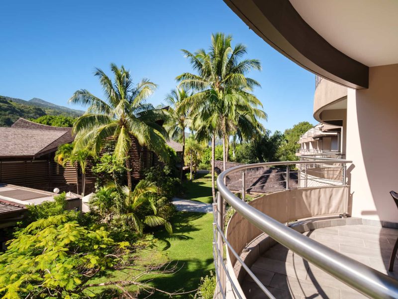 Hôtel Te Moana Tahiti Resort 3* - vue du balcon d'une suite vue jardin, sur les jardins de l'hôtel