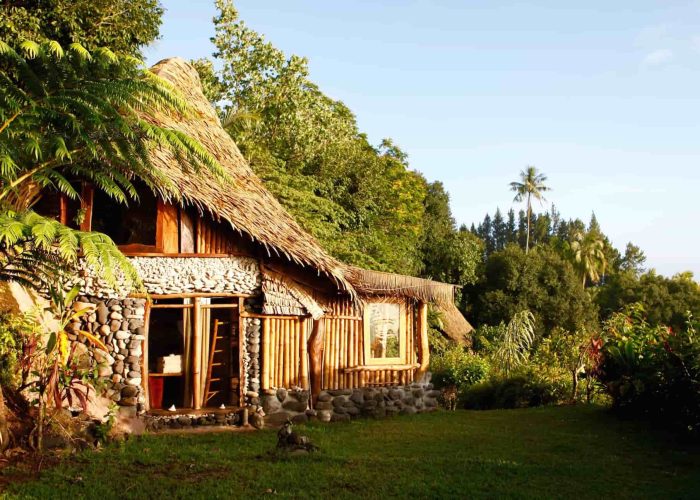 Pension Vanira Lodge à la presqu'île de Tahiti. Extérieur du Bungalow Nature Ofai .