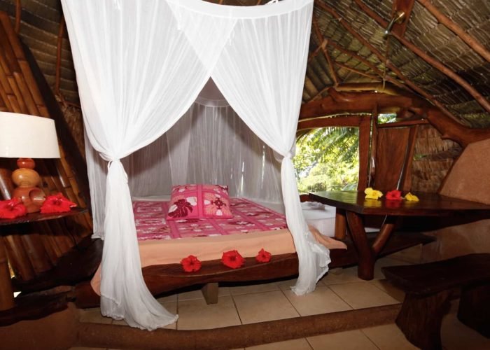 subtiles-tahiti-tahiti-pension-vanira-lodge-13©vanira-lodge Pension Vanira Lodge à la presqu'île de Tahiti. Intérieur du Bungalow Nature Ofai .