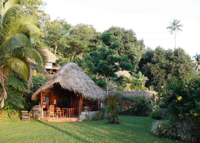 Pension Vanira Lodge à la presqu'île de Tahiti. Jardin et Accueil de la pension.