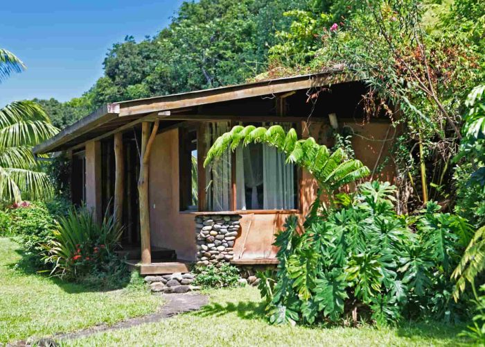 Pension Vanira Lodge à la presqu'île de Tahiti. Extérieur du Bungalow Aito.