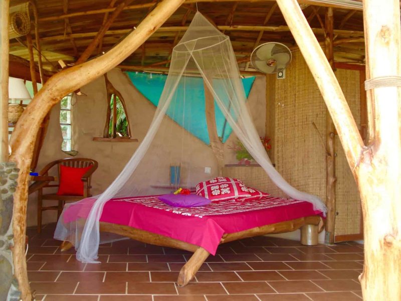 Pension Vanira Lodge à Tahiti (presqu'île de Tahiti) - vue de l'intérieur du bungalow Haari