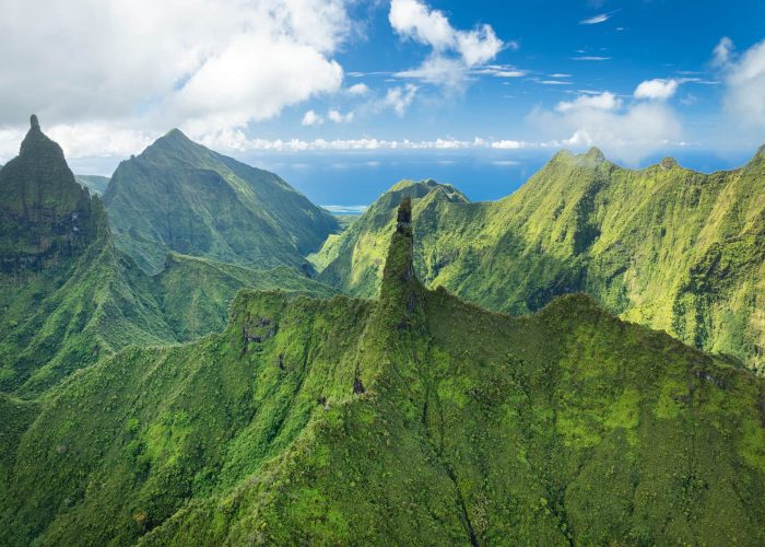 vue aérienne de la caldeira de Tahiti. Océan en arrière plan.