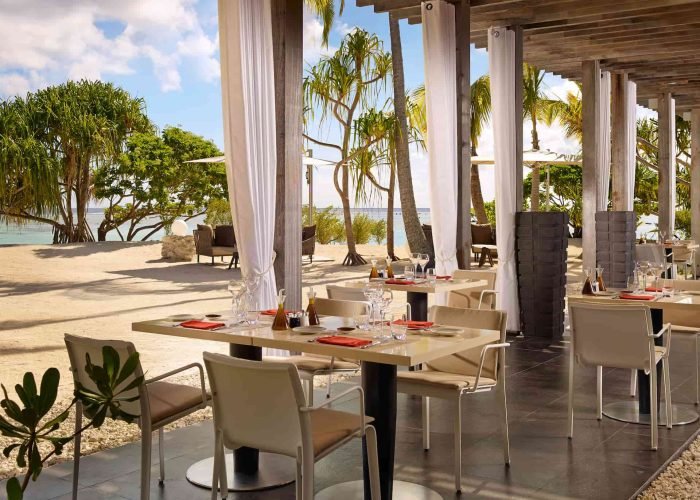 Hôtel The Brando 5* à Tetiaroa - Beachcomber Café, vue plage et lagon.