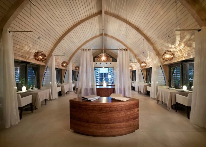 Hôtel the Brando 5* à Tetiaroa. intérieur du restaurant gastronomique "Les mutinés".