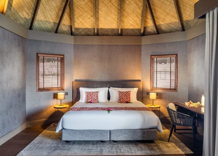 subtiles-tahiti-tikehau-hôtel-le-tikehau-by-pearl-resorts-11©le-tikehau-by-pearl-resorts Hôtel Le Tikehau by Pearl Resorts 4* - intérieur d'un Bungalow sur Pilotis.