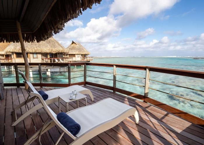 subtiles-tahiti-tikehau-hôtel-le-tikehau-by-pearl-resorts-12©le-tikehau-by-pearl-resorts Hôtel Le Tikehau by Pearl Resorts 4* - terrasse d'un Bungalow sur Pilotis.