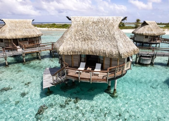 subtiles-tahiti-tikehau-hôtel-le-tikehau-by-pearl-resorts-13©le-tikehau-by-pearl-resorts Hôtel Le Tikehau by Pearl Resorts 4* - vue aérienne d'un Bungalow Premium sur Pilotis.