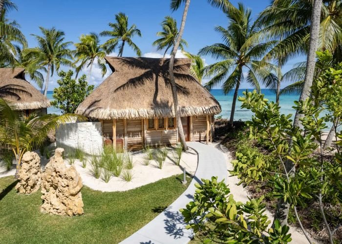 subtiles-tahiti-tikehau-hôtel-le-tikehau-by-pearl-resorts-8©le-tikehau-by-pearl-resorts Hôtel Le Tikehau by Pearl Resorts 4* - vue aérienne d'un Bungalow Plage côté jardin.