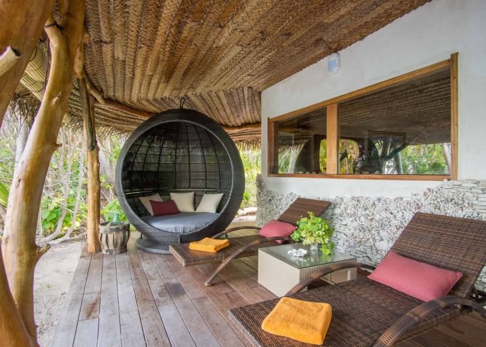 Pension Ninamu Resort à Tikehau - Terrasse du Bungalow Deluxe Front de Mer Teahupoo.