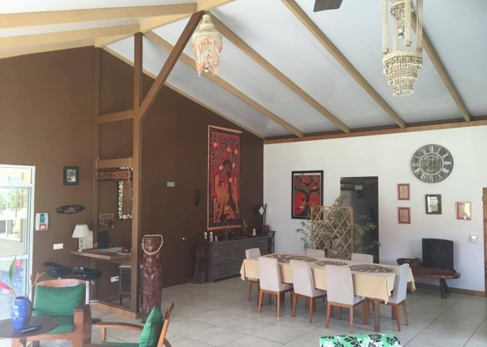 Pension Wipa Lodge à Tubuai - salle de restaurant.